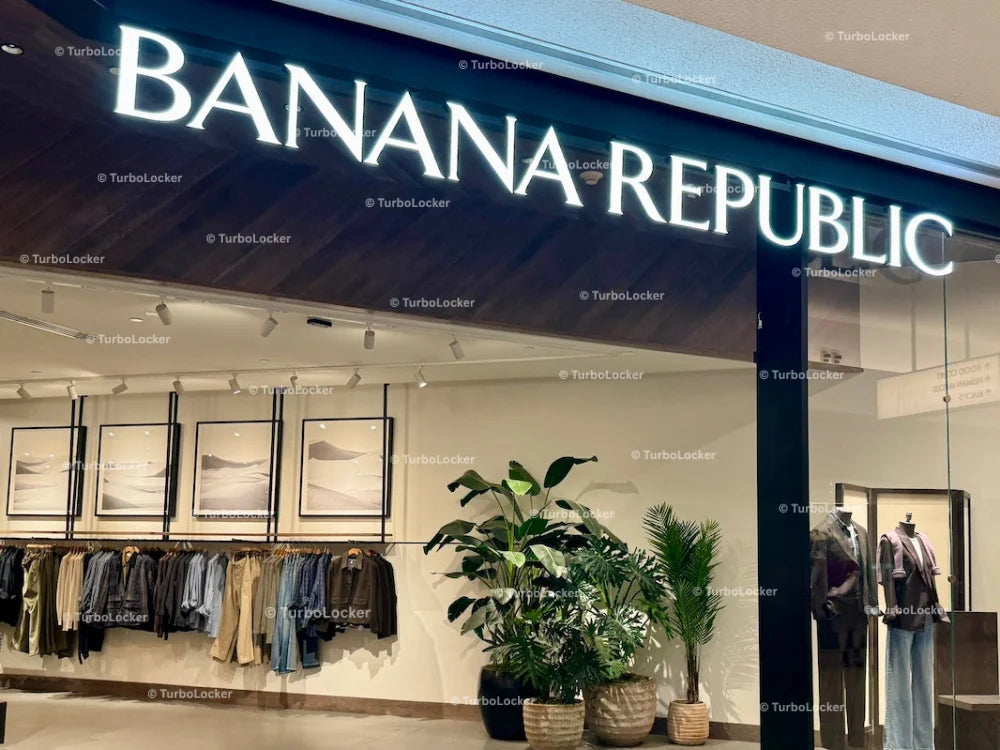 Banana Republic Mall Storefront